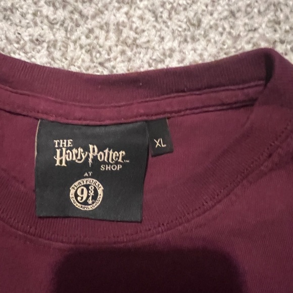 Harry Potter Shop Platform 9 3/4 Tee Shirt Size XL Burgundy Maroon, flat 22 - Picture 3 of 3